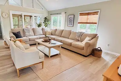 Image de Spacious 5 Br Corolla beach house w/ saltwater pool and 6 min walk to the beach!
