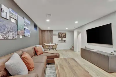 Image de Brand New Arvada Guest Suite Sauna Fire Pit
