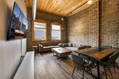 Image de Downtown Fargo Brick Loft · 1br/1ba · Steps to Dining, Near Ndsu