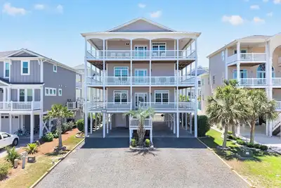 Image de Grande maison de plage 7 chambres à Ocean Isle Beach avec piscine privée & clim