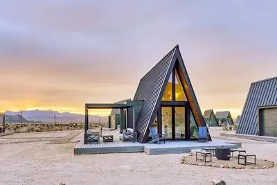 Image de A-Frame moderne parfait pour une expérience glamping à Terlingua, Texas