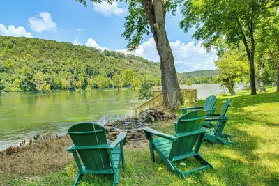 Image de New! Riverfront Trout Fishing! White River Retreat
