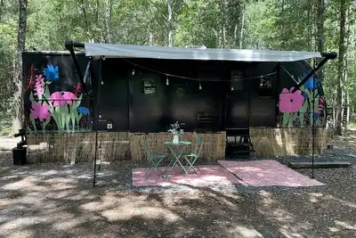 Image de Cozy Rv Retreat with Fire Pit and Outdoor Deck in Hopkins, South Carolina