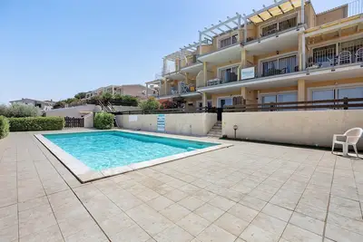 Image de Appartement Deluxe avec Piscine, Vue Mer, Piscine Résidentielle et Climatisation