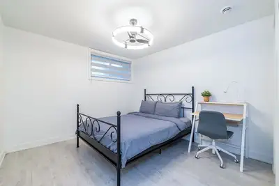 Image de Suite moderne 2 chambres au sous-sol près de Montréal, parking gratuit & WiFi