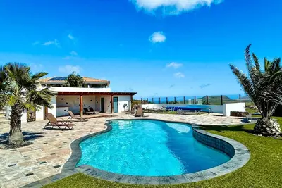 Image de Villa de vacances « Exceptionnelle avec piscine » : vue mer, piscine privée et Wi-Fi