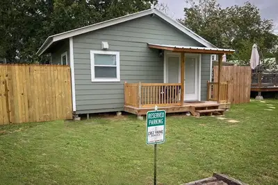 Image de Cozy 1-bedroom cottage in beautiful Bastrop with Ac