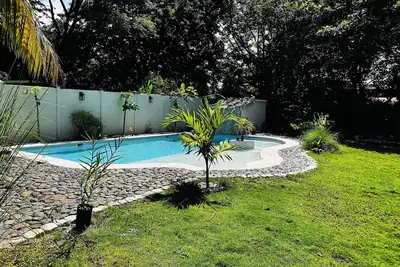 Image de Family Retreat with Guest House, Big Pool and Tropical Surroundings