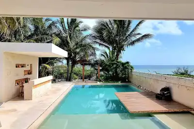 Image de Beachfront House: Pool, kayaks, and a large terrace. Perfect for families. Pet-Friendly.