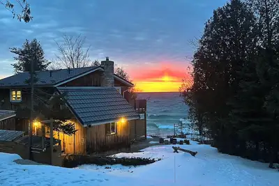 Image de Dolomite Drift | Waterfront Cottage on Georgian Bay | Hot Tub & Sunrise Views