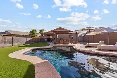 Image de Oasis on Aubrac | Modern 5br | Private Pool | Pergola & Firepit | Sleeps 8