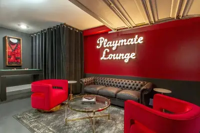 Image de Playmate Lounge - Glam Rooftop Retreat | Hot Tub, Putting Green & Skyline Views