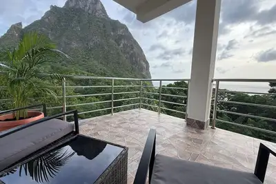 Image de Peaceful fully furnished, air-conditioned 2-bedroom apartment in Soufriere