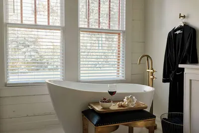 Image de New Sisters on Alamo - Walk to Downtown Brenham! - Two Charming Cottages