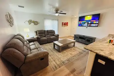 Image de Brand New Modern Home near hospital & restaurant