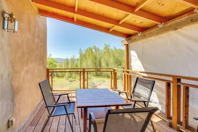 Image de Des Montes Retreat: Hike, Ski, Swim & Shop!