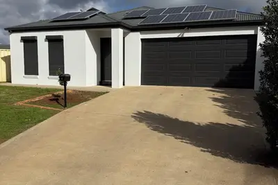 Image de The Holiday Home Griffith - 3 bedrooms -2 bathroom, Double Garage Nsw 2680