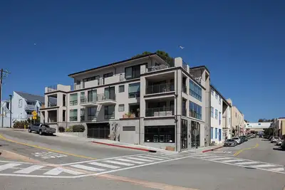 Image de Coastal Living on Monterey Bay's Iconic Cannery Row