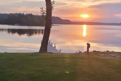 Image de Sunrise Retreat on Fish Trap Lake