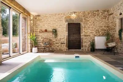 Image de Les Suites du Prieuré - Villa Macerias - Piscine intérieure et Espace bien-être