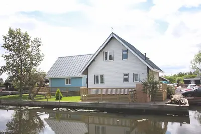 Image de Detached Riverside Holiday Cottage, Central Horning, Norfolk Broads