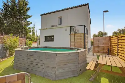 Image de Appartement avec jardin privé, piscine, terrasse et WiFi dans un quartier calme de Roses
