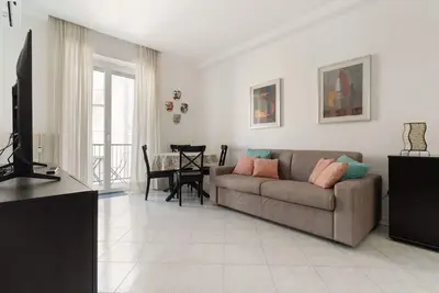 Image de A comfortable and welcoming 55-square-meter apartment, ideal for four people, located on the sixth floor of a building with an elevator. The property is situated in the Sondrio district—a lively, modern, and highly convenient area centered around the M3