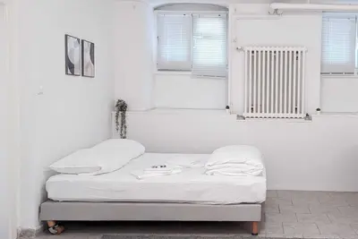 Image de Tiergarten: Spacious 2-Bedroom Designer Apartment Near the Park