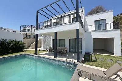 Modern 5br Villa | Private Pool & Stunning Views