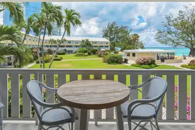 Image de Awesome Beach Condo on Perfect Seven Mile Beach!