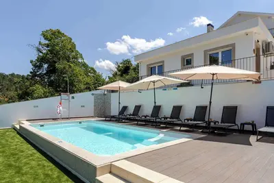 Image de Olival Dream House - House w/ Pool by HostWise