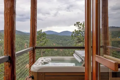 Image de Log Cabin Retreat - Hot Tub · Sauna · Game Room · Stunning Mountain Views