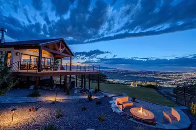 Image de Resort Style Home with Spectacular Views