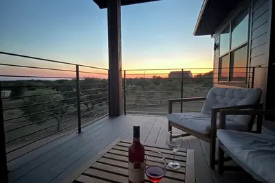 Image de Secluded 5-Acre Hill Country Retreat Near Lake Buchanan with Sunset Balcony View