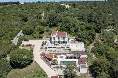 Image de Villa Les Trois Ponts – Villa de luxe contemporaine près de Nîmes