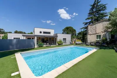Image de Villa Twin Retreat Nîmes | Villa avec maison d’amis & piscine