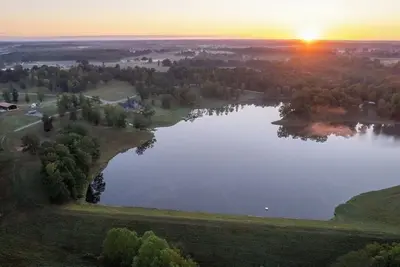 Image de Guest Cottage on Secured 154 Acre Lake Estate.