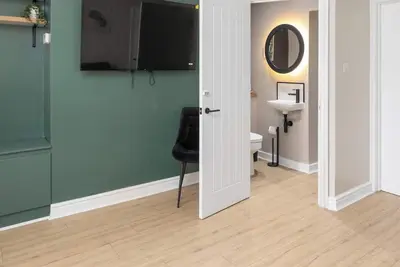 Image de Spacious 4br property | Near North Road Stn. | St