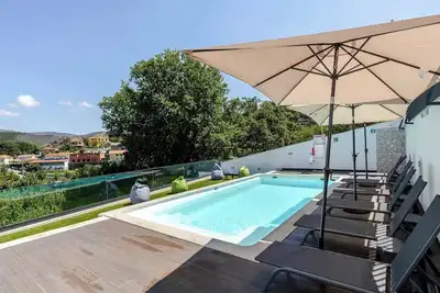 Image de Olival Dream House, Pool & Terrace by HostWise