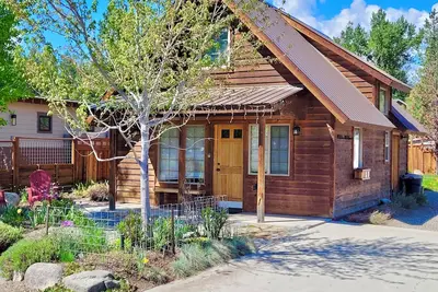 Image de Nordic Nest-Cozy Cabin next to the Ski/SportsTrail, Short Walk to Town!