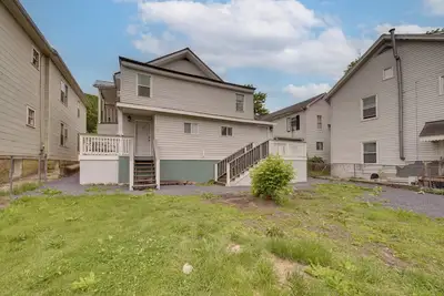 Image de Walkable Location! High-End 4-Unit Hinton Getaway