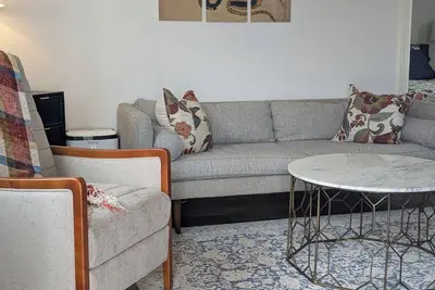 Image de Delightful Savannah Sanctuary - 2 blocks from Forsyth Park