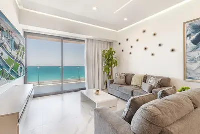 Image de R1503 1-bedroom, 1-bath retreat in Encantame Soleil with a king bed and resort-style comfort.