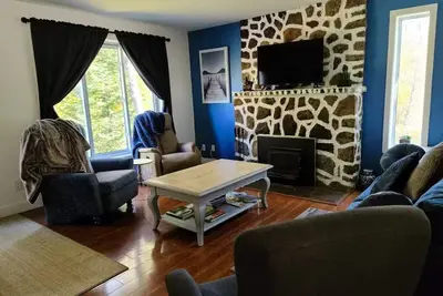 Image de In the shadow of Orford, the Blue. Entire apartment