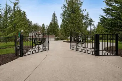 Image de Private Gated Retreat- Estate House