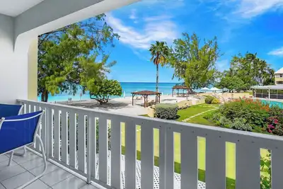 Image de Harbour Heights #13 Seven Mile Beach, 2 Bedroom, 2 Bathroom Second Floor Townhouse