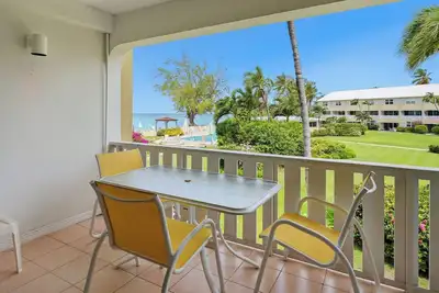 Image de Harbour Heights #8 Seven Mile Beach, 2 Bed, 2 Bath Second Floor Townhouse