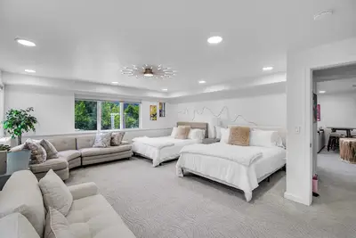 Image de Hillcrest Hideaway • Near Aspen • Private Suite • Theater • Yard  • Views