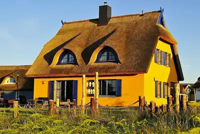 Image de Maison de vacances avec cheminée et sauna infrarouge, à environ 200 mètres de la plage de sable