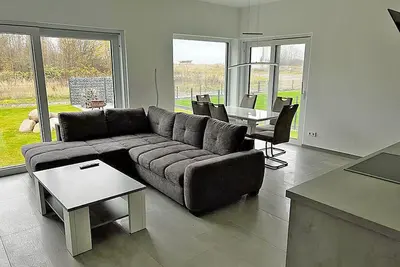 Image de Location de vacances moderne avec cheminée, à environ 1 300 mètres de la plage de sable, 3 chambres, jusqu’à 6 personnes